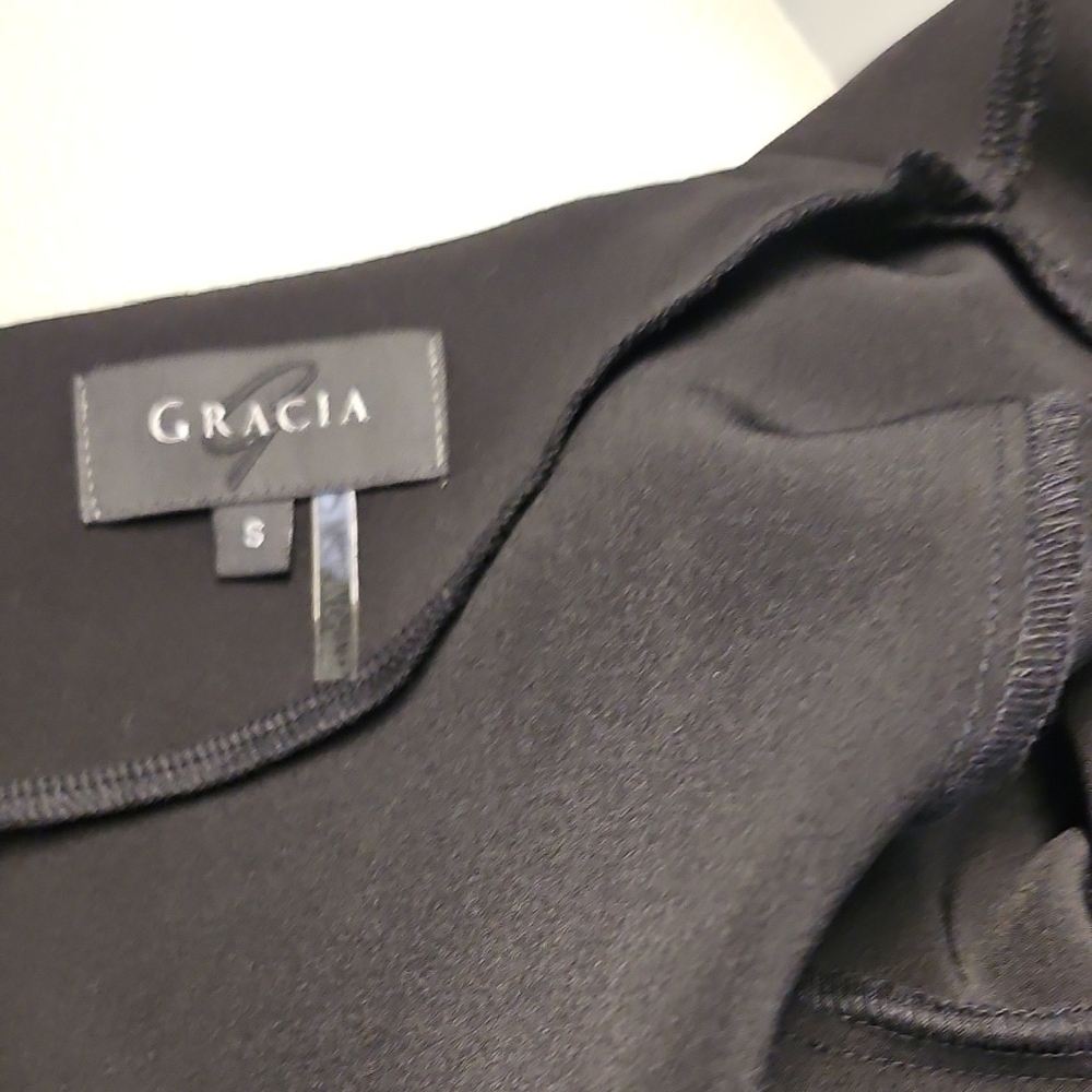 Gracia Sleek Black Blouse